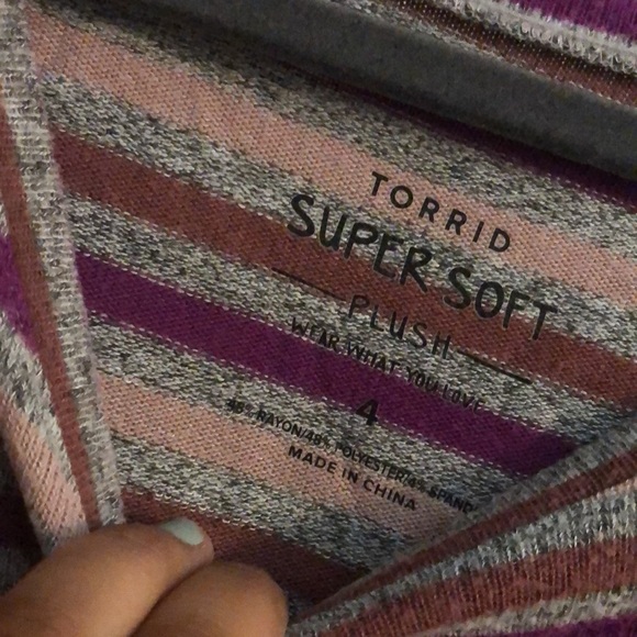 EUC - PLUS SIZE - TORRID super soft striped sweater - TS 4 - Picture 3 of 3